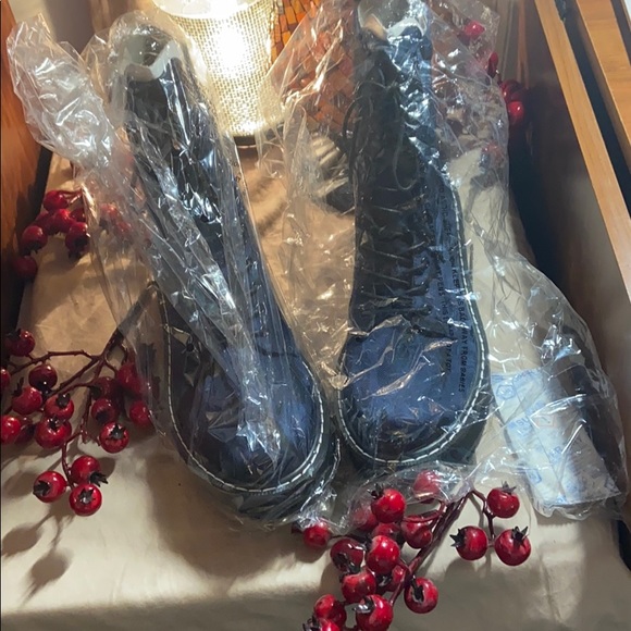 Kendall + Kylie blue and black velvet pattern - Picture 4 of 5